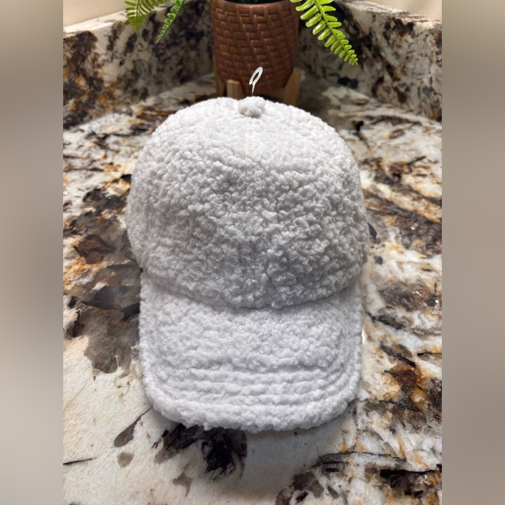 Aerie Cozy White Sherpa Hat
